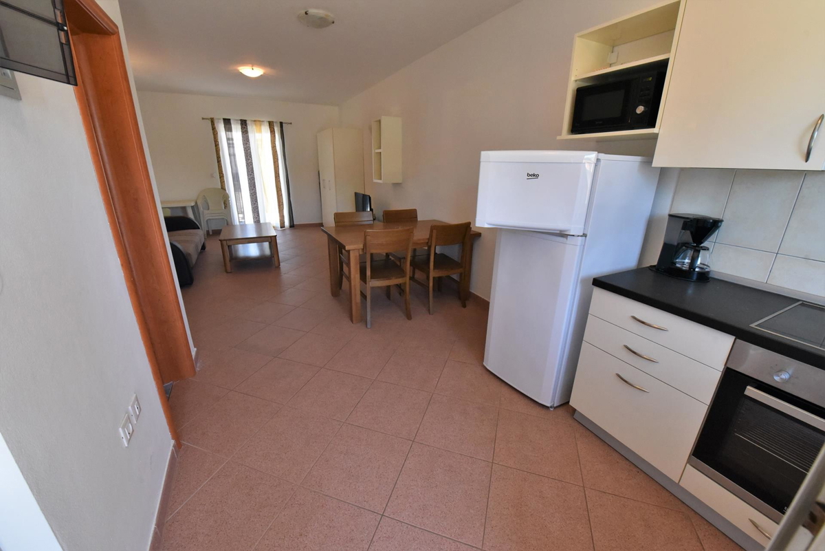 Vrstna hiša - 2 km do morja